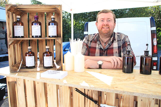 Mike Dilnot ist erst Anfang des Jahres von London nach Friedrichshafen gezogen. Beim Street-Food-Markt verkauft er mit seinem ...