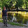 Martina Gommeringer liebt es, die Aachquelle zu besuchen, besonders angetan hat es ihr aktuell der Nachwuchs bei den Schwänen.