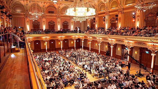 Die Stadthalle in Wuppertal. Das Gebäude von 1900 ist Schauplatz des Abschlusskonzerts aller Kandidaten der Show „The Piano“.