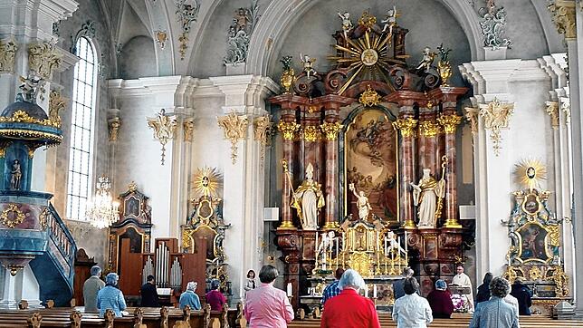 Sicher feiern in Zeiten der Corona-Pandemie: Die kommenden Präsenz-Ostergottesdienste in den Kirchen &ndash; das Bild zeigt die ...