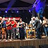 Nach dem Fassanstich ist die Stimmung gelöst (von links): Manfred Müller, Timo Schilling, Maja Weber, Andreas Müller, Gabi Leichenauer, ...