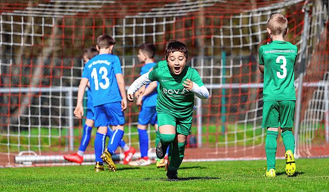 Bild 4: Kleine Kicker ganz groß! Unsere Bilder vom F-Jugendturnier des SC Bankholzen-Moos