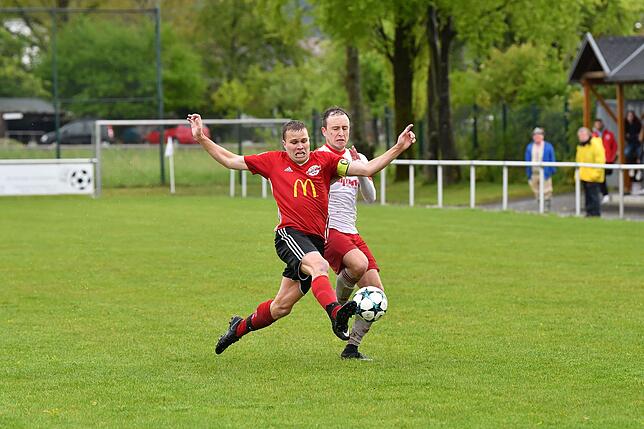 Bild 2: FC Wallbach siegt 2:1 gegen den FC RW Weilheim – und wir haben die Bilder!
