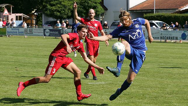 Versiebt: Diese Chance vergibt Yannik Rutschmann (rechts) beim 6:2 des FC Geißlingen im Klettgauderby gegen den FC Grießen. Simon ...