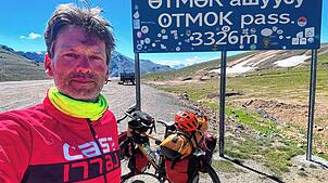 Der 50-jährige Heilerziehungspfleger und Erlebnispädagoge Martin Hensler aus Wald auf einem Bergpass in Kirgisistan. Er legte rund 7000 ...
