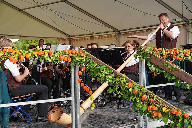 Bild 13: Dritter Tag vom Weinfest in Bermatingen: Auch am Sonntag waren zahlreiche Besucher vor Ort