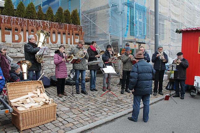 Für musikalische Unterhaltung am Samstagmittag sorgt der evangelische Posaunenchor Donaueschingen unter der Leitung von Philipp Eschbach.