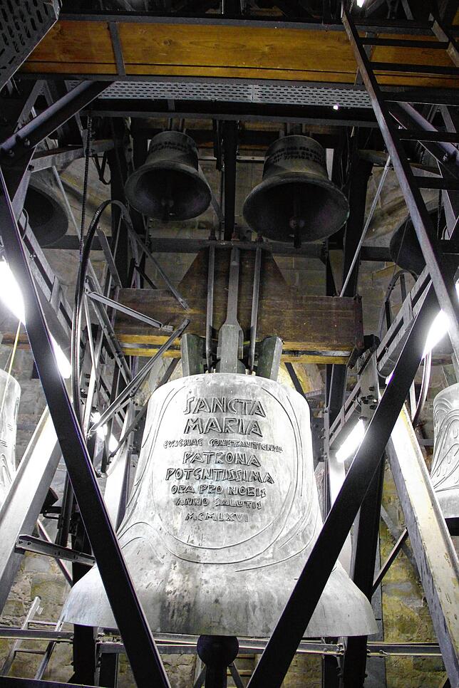 Eine der Glockenstuben im Konstanzer Münster mit der großen Marienglocke.