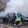 Ein Auto brennt Mitte Januar in Jestetten: Jüngst ist ein Fahrzeug auf der Landesstraße zwischen Degernau und Erzingen in Flammen ...