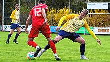 Hier konnte sich der Überlinger Andreas Romeo (links) gegen Felix Schairer von der SG Dettingen-Dingelsdorf durchsetzen.