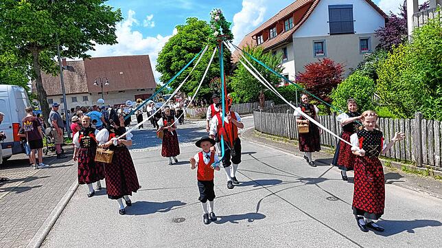 Bild 16: Großer Festumzug am Gmeindshus Oberlauchringen