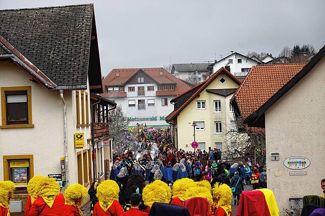 Bild 13: Bilder vom Ställfäscht Oben Er mit Umzug