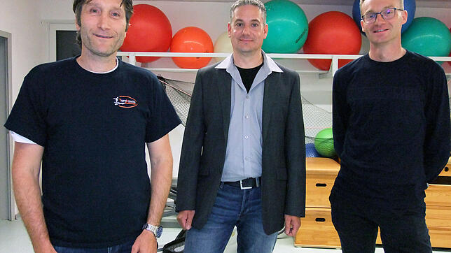 Die Ressortleiter David Kilgus für Sport (links) und Marcel Jahn (Organisation) beim TV Radolfzell stellen beim Amtsgericht einen Antrag ...