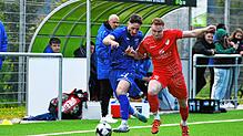 Der Möhringer Marius Kappeler (links) im Duell mit Lars Rohrer vom FC Pfaffenweiler. Der FV Möhringen und der FC Pfaffenweiler zählen zu ...