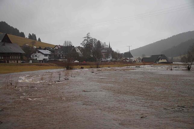 Bild 4: Land unter im Bregtal &ndash; Feuerwehren sind im Einsatz