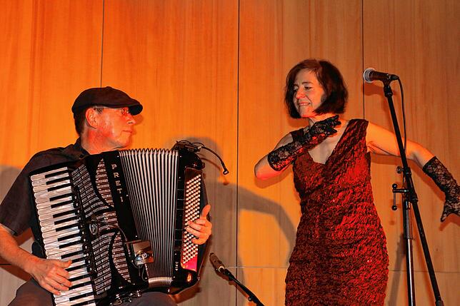 Das Duo Tavernenlieder aus Ibach verwöhnte die Teilnehmerinnen mit einem Konzert mit Chansons aus aller Welt.