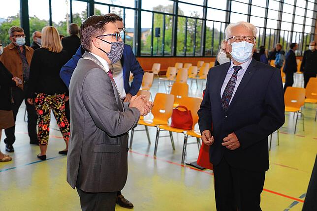 Die meisten Stimmen der Wähler, die entweder die Briefwahl nutzten oder unter entsprechenden Vorsichtsmaßnahmen im Wahllokal ihre ...