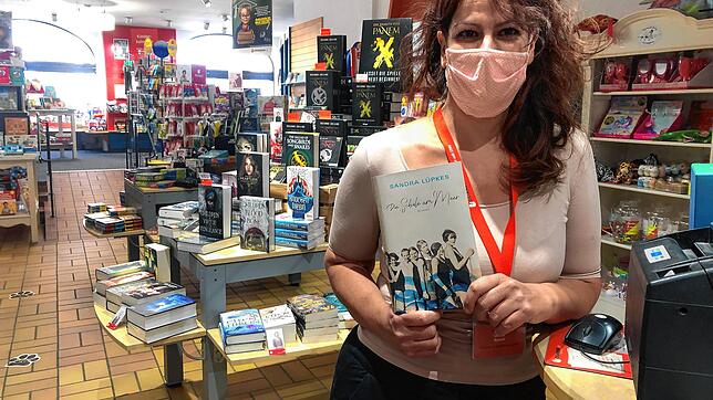 Für Ulrike Eppel, Filialleiterin des Buchladens Osiander in Villingen, ist Click & Collect eine Möglichkeit, um den Kontakt zu ihren ...