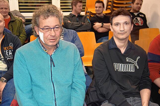 Heinrich Völkle und Thomas Frei (von links) aus Hottingen trugen die Bedenken der Gegner der geplanten Baumaßnahme im Gemeinderat ...