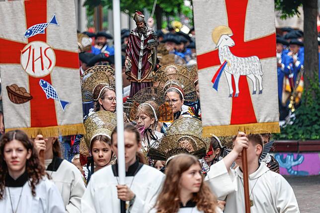 Bild 1: Zahlreiche Menschen auf dem Hausherrenfest in Radolfzell – Die Bilder!