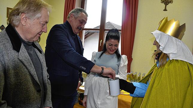 Auch die Sternsinger waren bei Neujahrsempfang mit dabei. Die Spendenbereitschaft war groß, die Spendenbüchse füllte sich schnell. ...