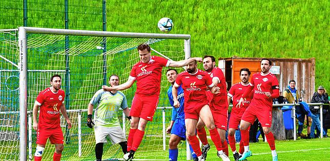 Bild 14: SV Karsau gewinnt Kellerderby mit 2:1 gegen FC Wallbach – und wir haben Fotos!