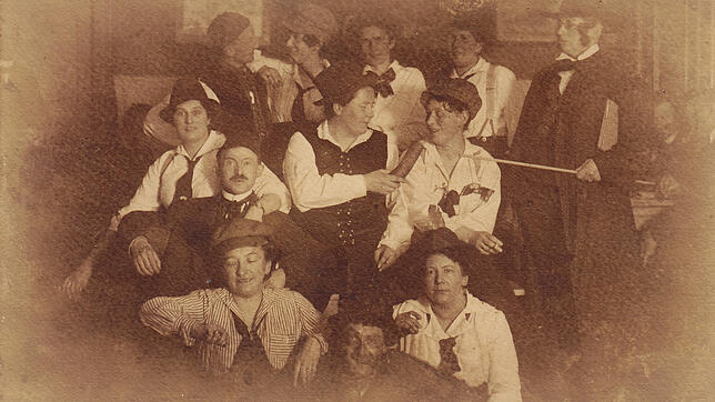 Hier ist eine Szene der Heiligenberger Fastnacht im Jahr 1923 zu sehen. Das Bild unterschreibt der Narrenverein, der jetzt sein ...