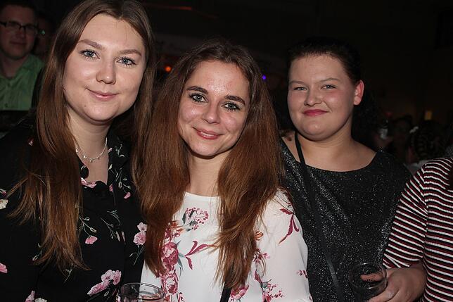 Bild 21: Volles Haus bei der Nikolausparty in Rietheim-Weilheim mit den Dorfrockern &ndash; die Bilder
