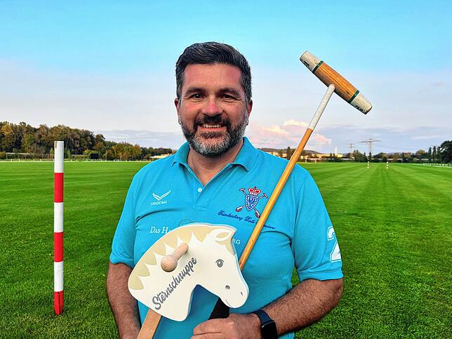 Niko Reith und sein Steckenpferd Sternschnuppe.