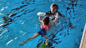 Über 170 Teilnehmer an den Schwimmkursen im Villinger Hallenbad und im Schwenninger Neckarbad haben die Bäder VS im Jahr 2024 ...