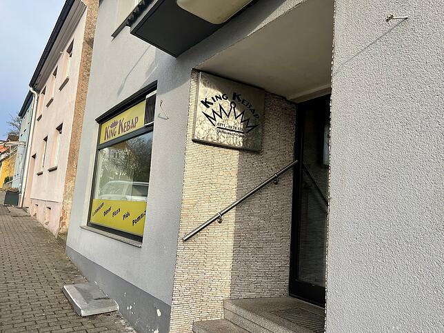 King Kebab in der Lehenstraße: Hier bleibt der Dönerpreis vorerst stabil. Inhaber Mischu Kilicoglu setzt auf hohe Verkaufszahlen statt ...
