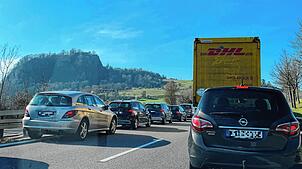 Am Donnerstag ist es zu einem längeren Stau vor dem Hohentwieltunnel auf der Autobahn 81 gekommen.