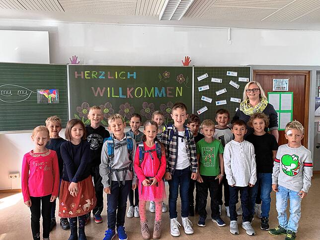 Die erste Klasse der Grundschule Rietheim mit Klassenlehrerin Marie Fuchs.