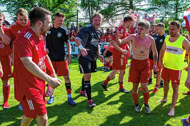 Bild 1: FC Dachsberg siegt 2:0 beim SV Berau und steigt auf &ndash; wir haben Bilder!