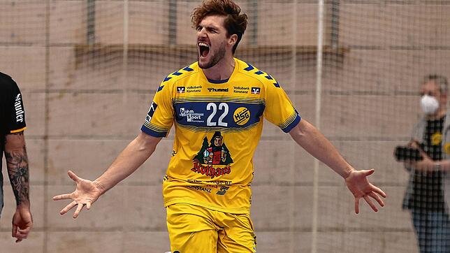 Fynn Beckmann vom Handball-Drittligisten HSG Konstanz feiert nicht nur die Treffer seiner Mannschaft, sondern auch gute Musik.