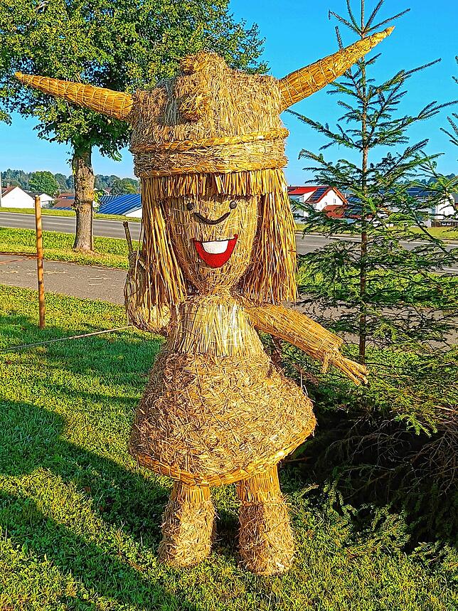 Wickie, der Beitrag der Landjugend, begrüßt freundlich die Besucher.