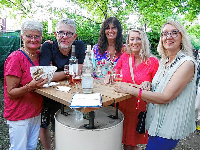 Elsbeth Kampschroer, Volker Duda, Claudia Weiler, Alexandra Luibrand, Stefanie Rapisanda genießen auch in diesem Jahr das Ambiente des ...