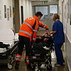 Alltag in der Notaufnahme am Klinikum Friedrichshafen: Patienten kommen mit dem Rettungsdienst und müssen versorgt werden.