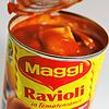 Eine geöffnete Ravioli-Dose von Maggi.
