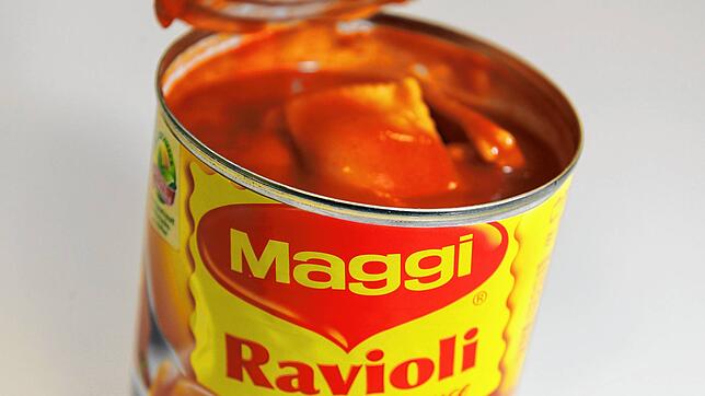Eine geöffnete Ravioli-Dose von Maggi.