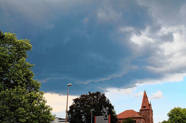 Dunkle Wolken über Bad Säckingen.