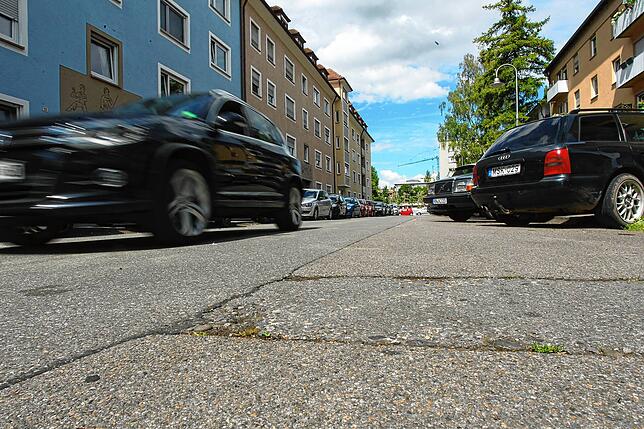 Auch in der Bruder-Klaus-Straße können Anwohner in den Parkbuchten und am Straßenrand parken.