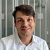Alexander Basler, Professor für Fahrzeugmechatronik an der HTWG Konstanz, beschäftigt sich seit 15 Jahren mit dem Thema E-Mobilität, und ...