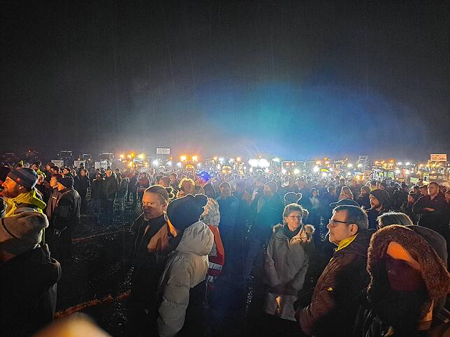 Zum Mahnfeuer am Freitag, 5. Januar, im Gewerbegebiet Horheim kommen laut Schätzungen etwa 1000 Menschen und etwa 400 Traktoren.