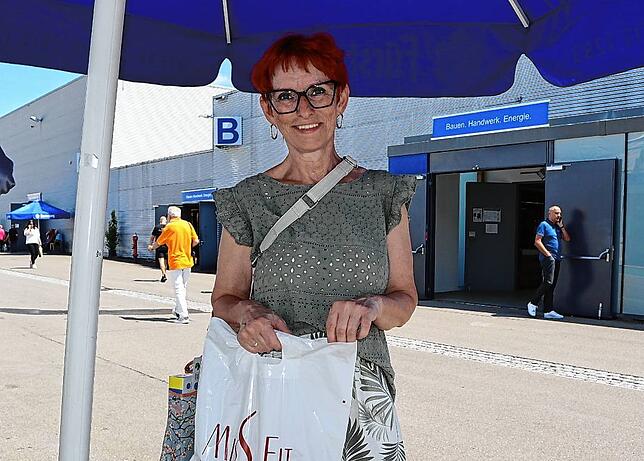 Heike Haß liebt es, Karten selbst zu gestalten. Darum hat sie sich etwas Kreatives für dieses Hobby gekauft.