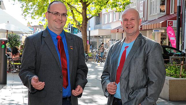 Sie blicken hoffnungsvoll auf die Bundestagswahl: Kreis- und Bundeskanzler-Kandidat Björn Langer (links) und der stellvertretende ...