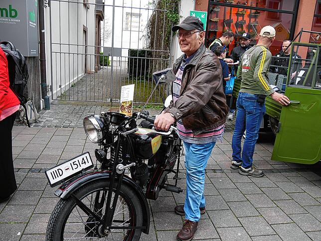 Das an diesem Tag älteste Motorrad hatte Helmut Lorenz aus Konstanz mitgebracht, eine RMW, Baujahr 1929 mit 6 PS.