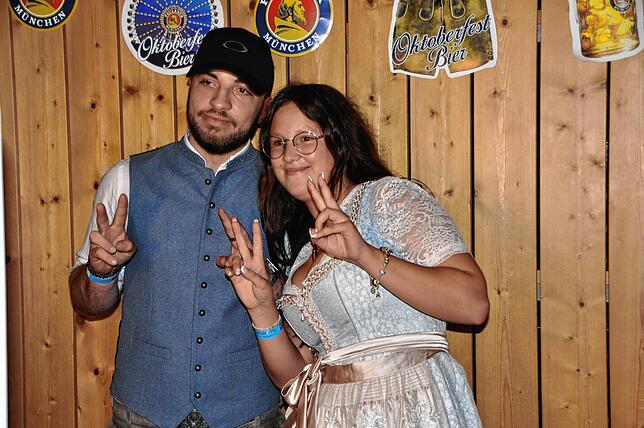 Bild 6: Oktoberfest der Narrenzunft Hugeloh in Leimbach - die tollsten Bilder