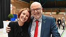 Susen Katter, die neue Bürgermeisterin von Stockach, und ihr Vorgänger Rainer Stolz beim Neujahrskonzert 2024. Rainer Stolz wurde nun ...