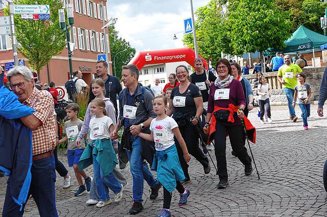 Bild 13: Donaueschingen schnürt die Laufschuhe. Schutzengellauf für den guten Zweck bringt 11000 Euro ein.